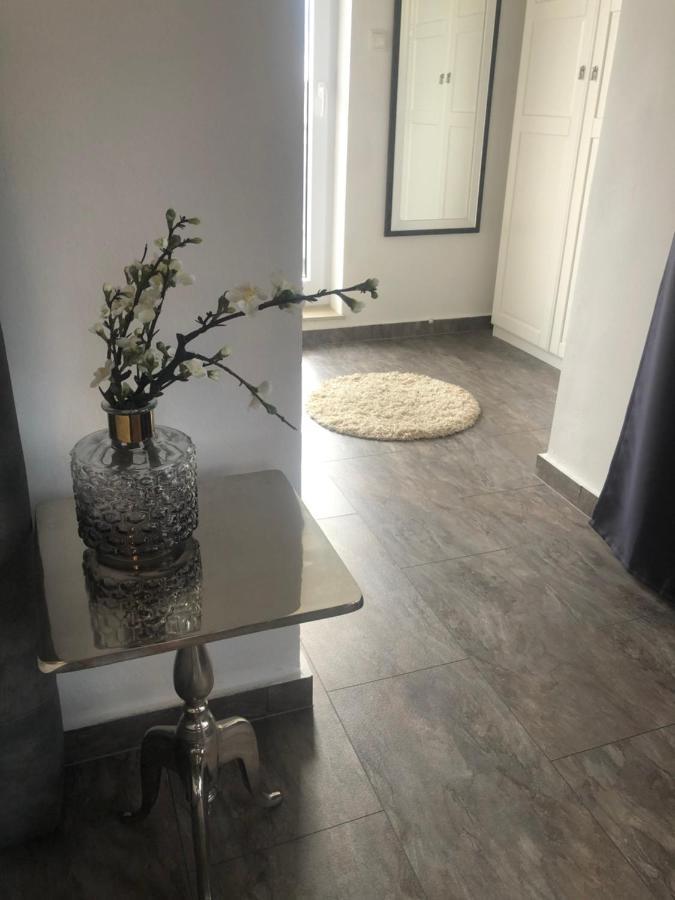 דירות Valbandon Grey Pearl With Free Ev Ch-Station מראה חיצוני תמונה